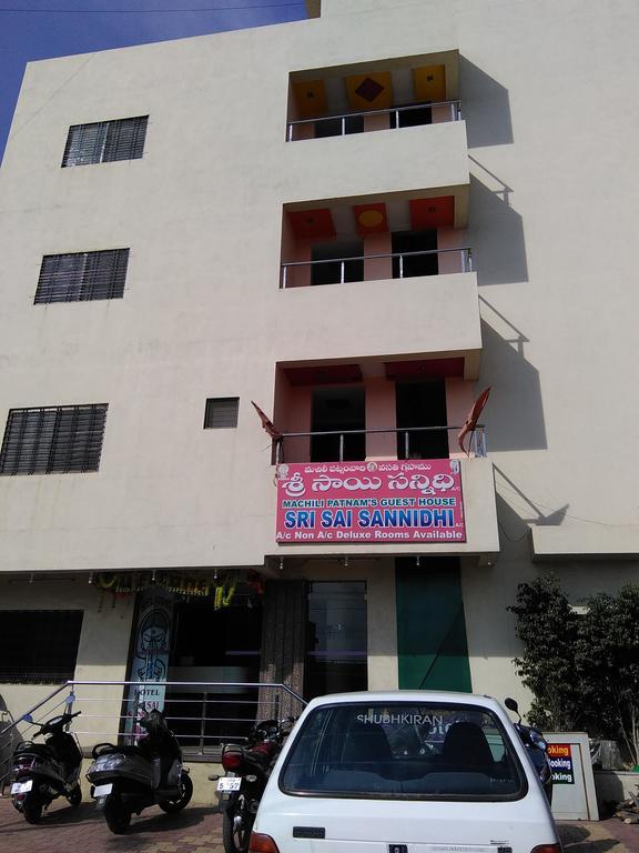 Sri Sai Sannidhi Shirdi Bagian luar foto